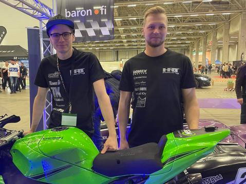 HRT racing tiimissä, Super Bike -luokassa ajavat Eeki Kuparinen ja Peter Paloranta. 