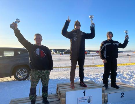 JR B450-luokan podium. Miika Tourunen (vas.), Joni Oksanen,  Antti Pakkanen.