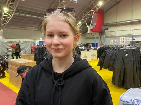 Janina Ronnikonmäki sai kipinän mopojen tuunaamiseen viime vuonna Keski-Suomen Moottoripyöranäyttelyssä.