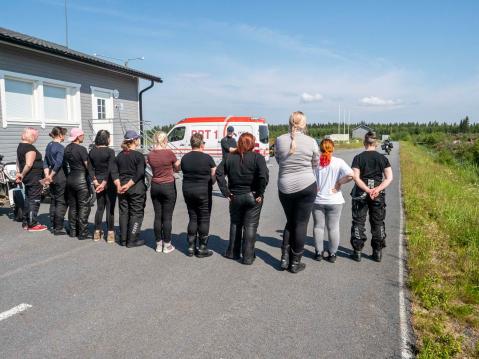 Naisten matalan kynnyksen kaarreajokoulutus Botniaringin radalla Jurvassa.