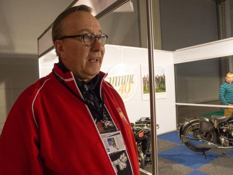 MP-Messut 2015: Veteraanimoottoripyöräklubi VMPK ry:n Kari Lapinaho osoittautui oivaksi oppaaksi entisöinnin lisäksi myös elämänpolulla.