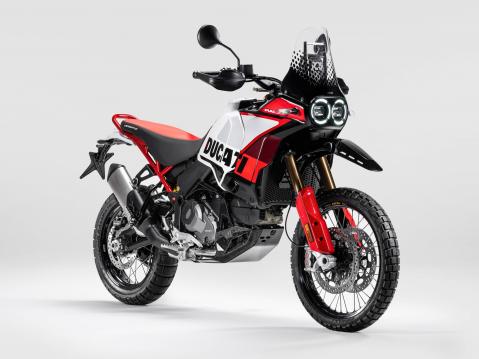 Vuosimallin 2024 Ducati DesertX Rally.