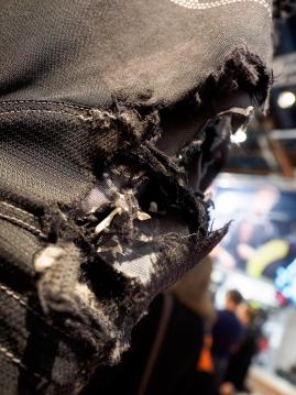 MP-messut 2015: Asiakkaan Rukalle lähettämän puvun vauriot. Puku oli suojannut hyvin.