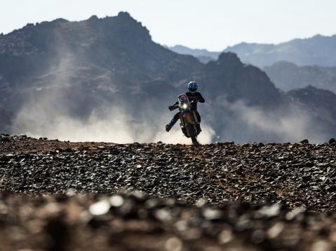 Argentiinalainen Diego Llanos, Xraids Experience, matkassa KTM:llä jossain Al Ulan lähistöllä. Kuva Florent Gooden.