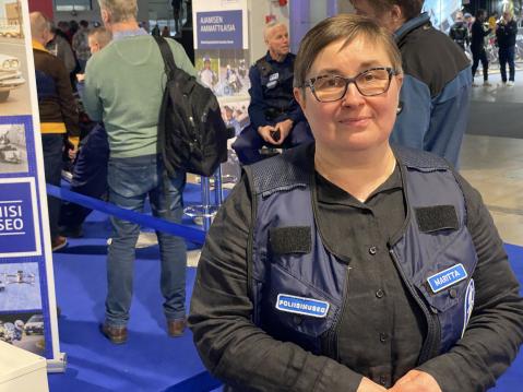 'Kannattaa tulla Tampereelle Poliisimuseoon hienoa näyttelyä katsomaan', kehottaa Maritta.
