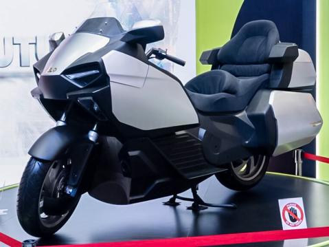 Smarttech Motor'in Felo Tooz sähkömoottoripyörä. Akun koko ja muut ominaisuudet ovat arvoitus.