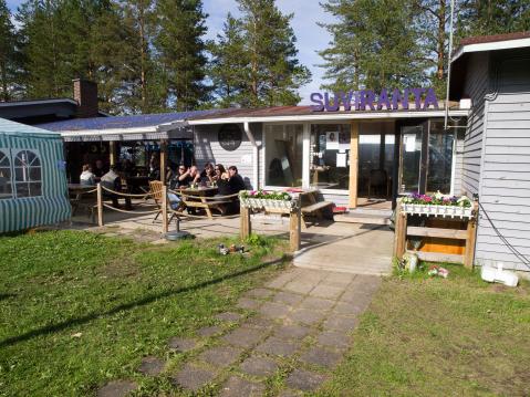 Vaalan kunnan Säräisniemellä sijaitseva Suviranta sijaitsee hienolla paikalla Oulujärven rannalla.