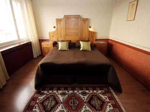 Mannerheim-sviitin makuuhuone. Kuva Kemin Merihotelli.