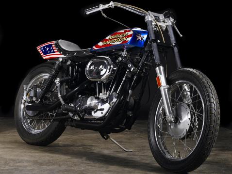 Evel Knievelin elokuvassa käyttämä ja Bud Ekinsin kustomoima vuosimallin 1976 Harley-Davidson XL 1000.