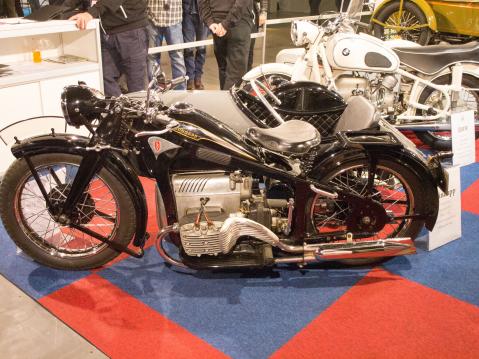 Zündapin moottori oli 800 cc ja se tuotti 22 hevosvoimaa.