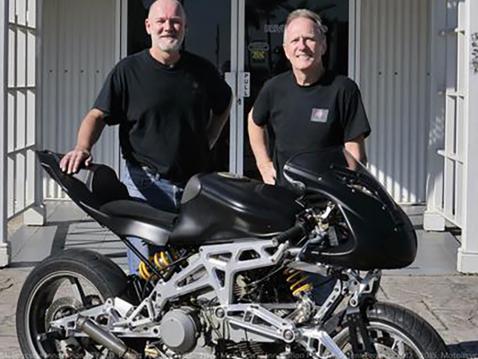 Motorcycle Innovationin perustajat Ray Van Steenwyk ja Colin Oddy.