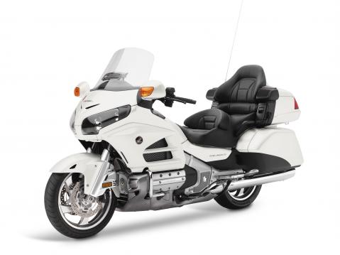 16YM GL1800 Gold Wing Pearl Glare White.