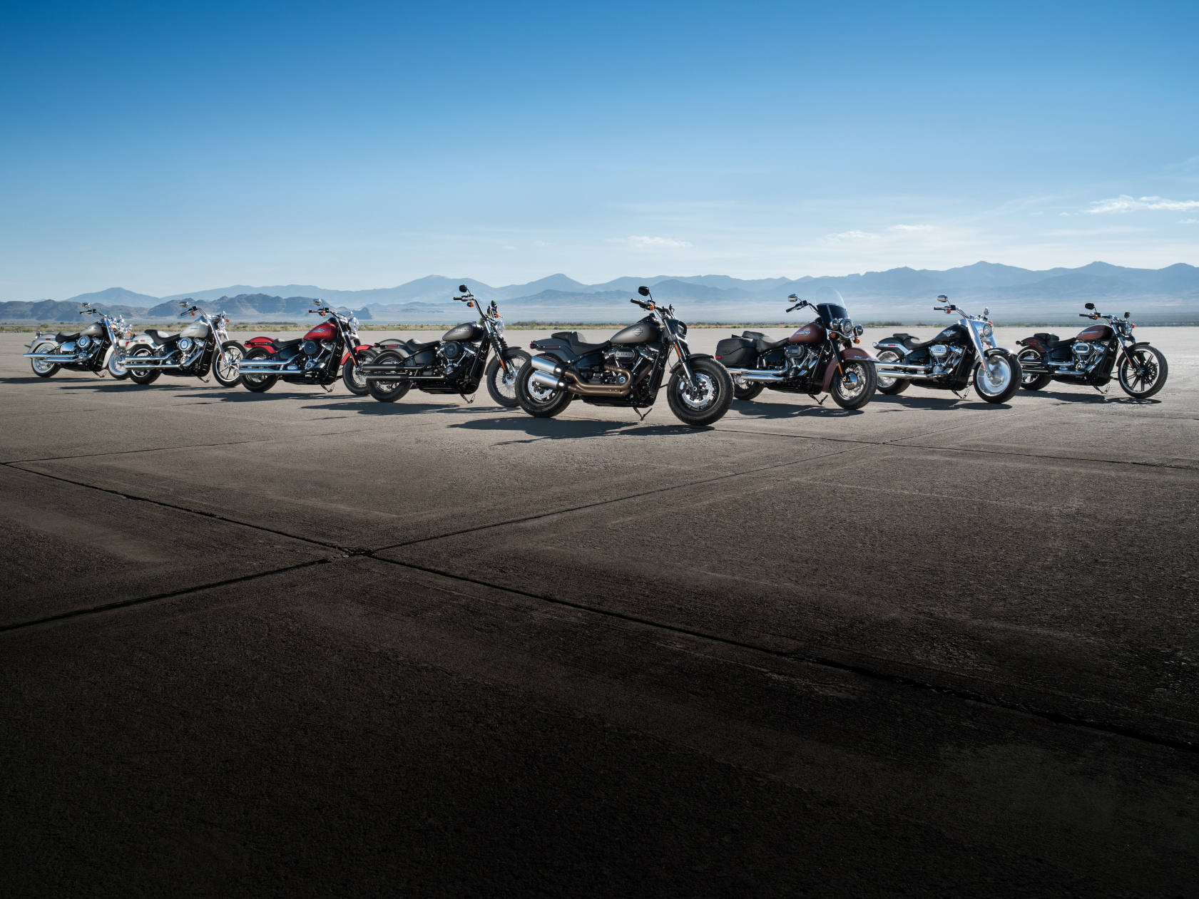 Harley Runko Harley-Davidsonin Softail-mallisto vuodelle 2018: uudet moottorit ...